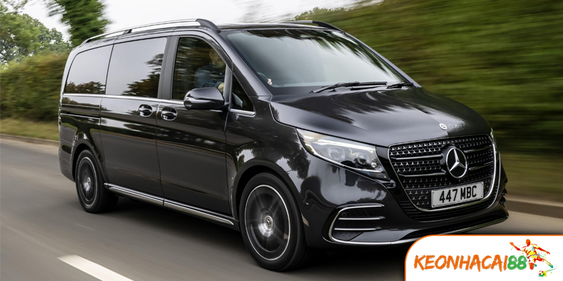 #2. Mercedes-Benz V Class - Khoảng 134.552 Euro (≈ 3.4 tỷ VNĐ)